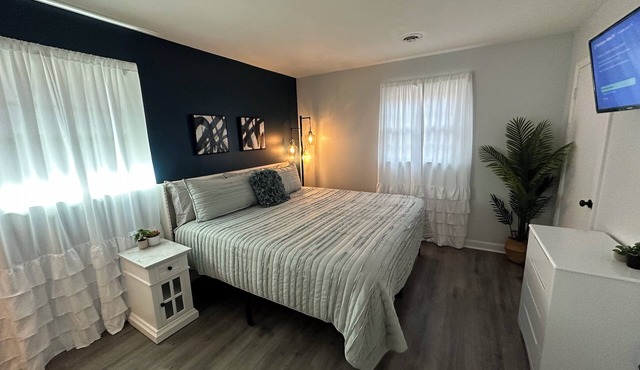 Newly Renovated - 5minutes/Downtown
