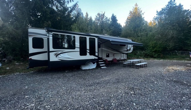 Newly Renovated 5th wheel available now!