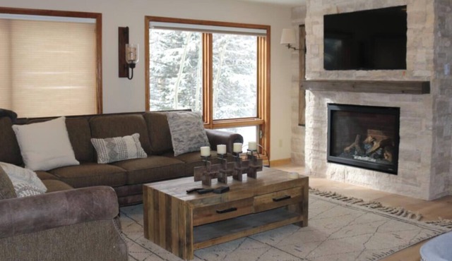 Newly renovated 6 BR family home close to Downtown Breckenridge