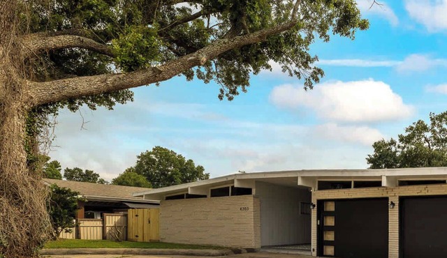 Newly Renovated 6BR/3BA Port Arthur Home with Hot Tub