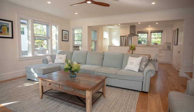 Newly Renovated 6BR with Parking & Outdoor Shower!