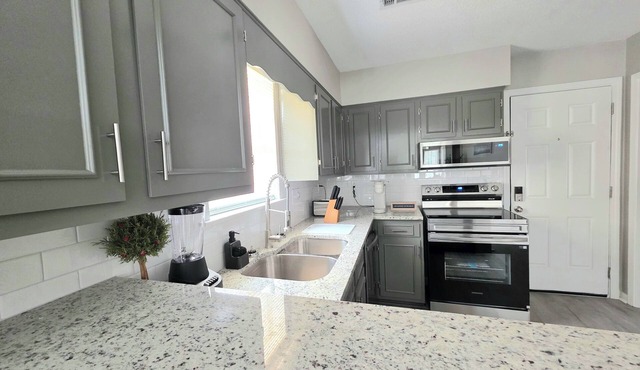 NEWLY RENOVATED! 9 mins from Maxwell AFB - 3 mins from Baptist Hospital East