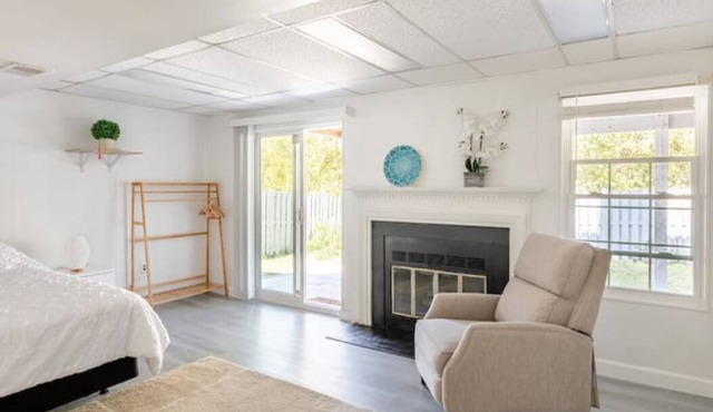 Newly Renovated Adorable Private Basement with Bathroom
