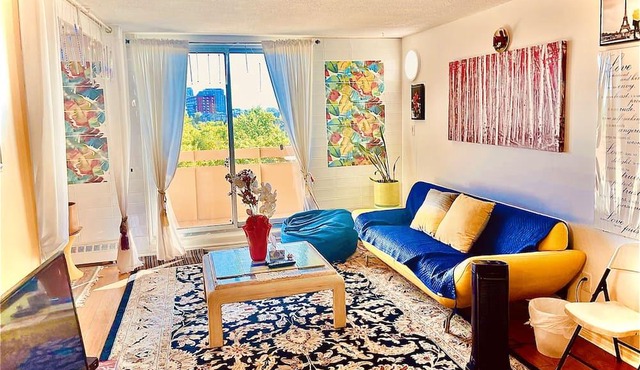 Newly renovated and in convenient location-8 minutes from Airport