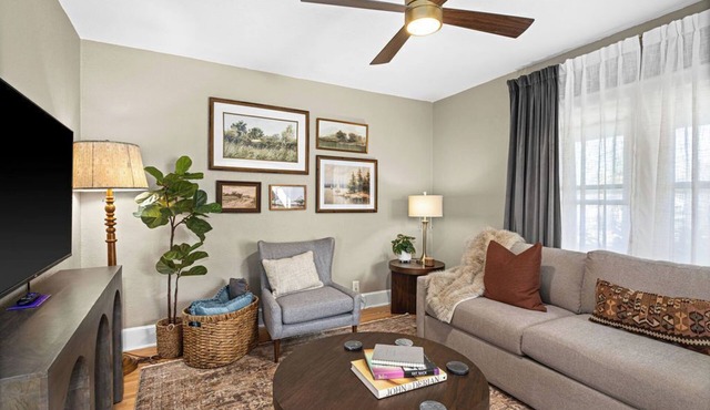 Newly Renovated and Welcoming 3-bedroom house in Superior