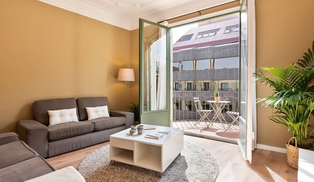 Newly renovated apartment in l'Eixample very well connected