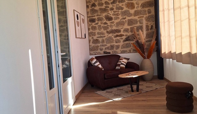Newly renovated apartment in a quiet hamlet 5 minutes from Lablachère.