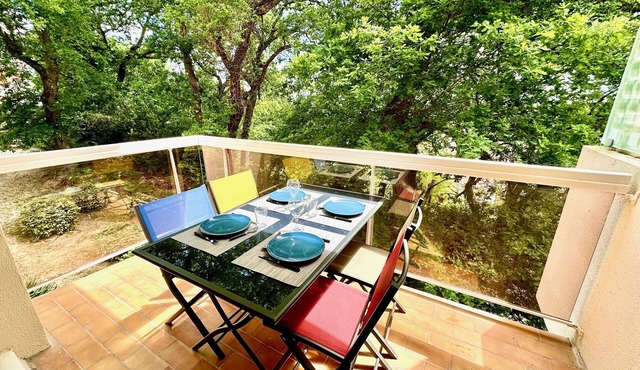 Newly renovated apartment with swimming pool 10 minutes from the beach.