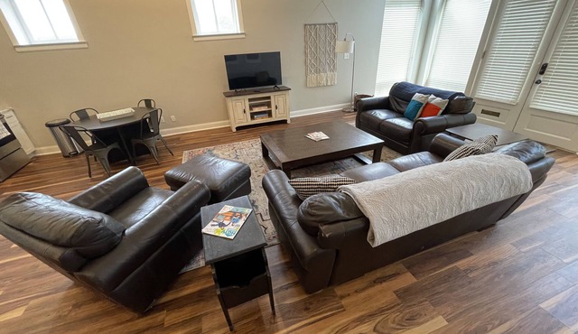 Newly Renovated Apartment IDEAL 4 LONG STAYS Close to Downtown Lafayette Square