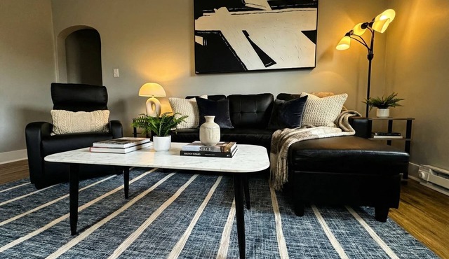 Newly Renovated Apt with King Bed