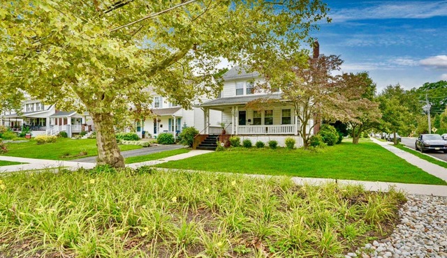 Newly Renovated Asbury Park 4br home off street parking, walk to beach & town.