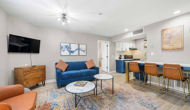 Newly Renovated Atlanta Gem: Central Buckhead Apt.