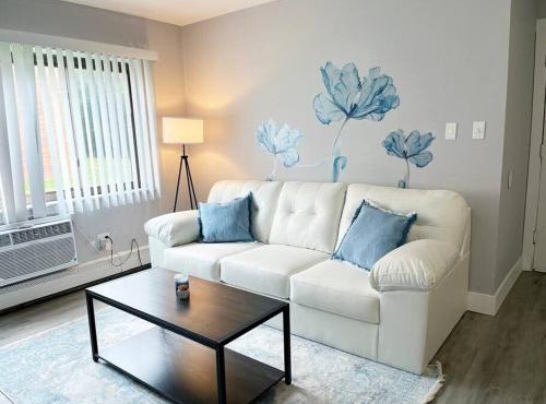 Newly Renovated - Beautiful 5 Star Apartment