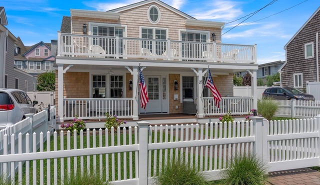 Newly Renovated Bay Head Family Escape Steps to Quiet Beach with Pool