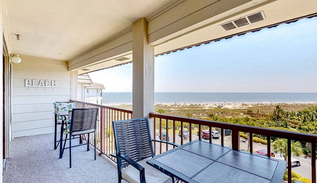 Newly renovated beachfront condo with pool, tennis, restaurants, gym, & balcony