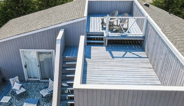 Newly renovated Beach Retreat! 3 rooftop decks, private beach, ocean views