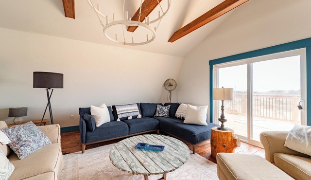 Newly Renovated Beach Barn 5 minute walk for wonderful Port Maitland beach