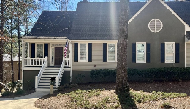 Newly Renovated, Beautifully Decorated, Lake Front in Reynolds