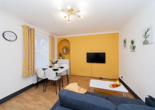 Newly renovated, bright and stylish flat