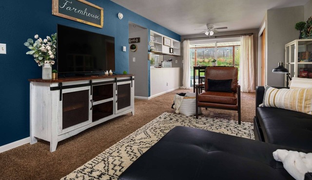 Newly Renovated Bungalow With Patio and Fireplace w/Vineyard & Mtn Views, Minutes to Many Vineyards