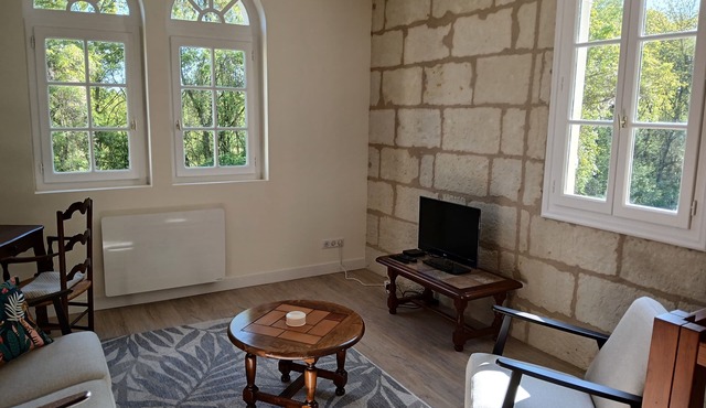 Newly renovated bungalow in a park near the center of Saumur
