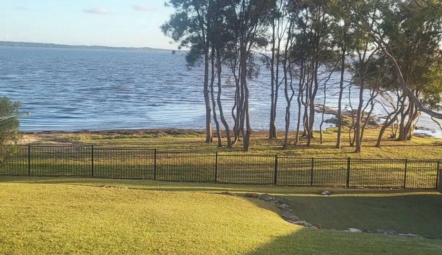 NEWLY RENOVATED BY TUGGERAH LAKE (PET FRIENDLY)