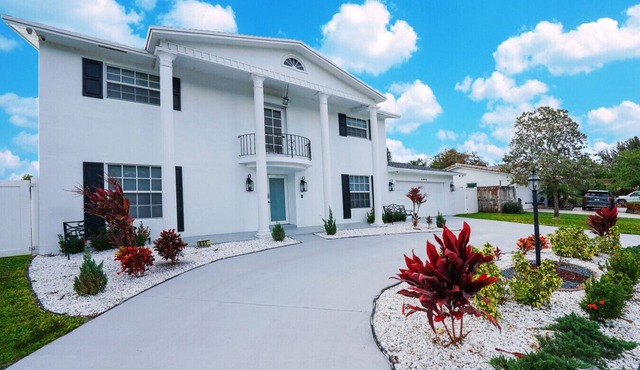 Newly Renovated Coconut Creek Home with Pool & Billiards