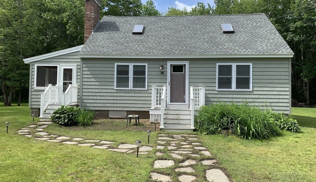 Newly renovated cottage only a stroll to the beach