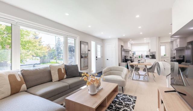 Newly renovated 3 bedroom bungalow, charming & convenience