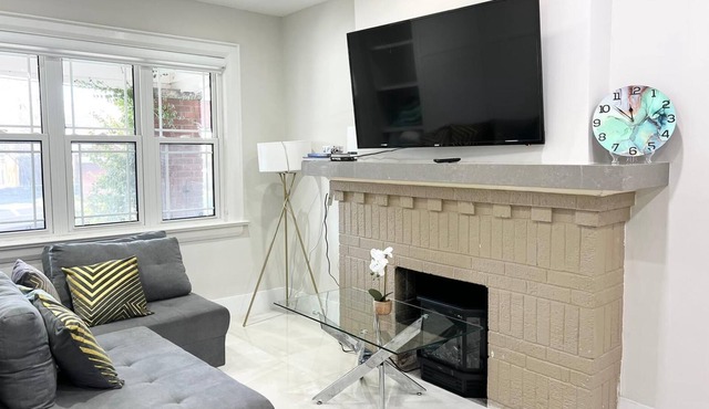 Newly renovated Duplex 4BR 3BA in Midtown Toronto