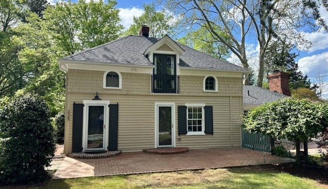 Newly Renovated Carriage House