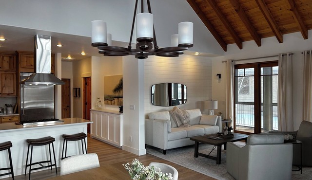 Newly-Renovated Cabin in the Woods with Territorial View in Dover Bay Resort