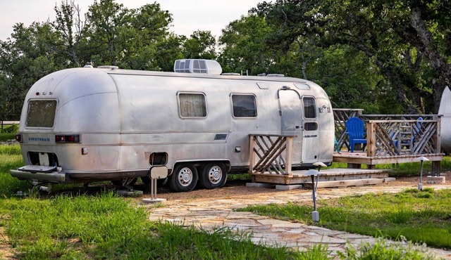 Newly Renovated Camper with Fresh Decor and Tiny Deck in Texas
