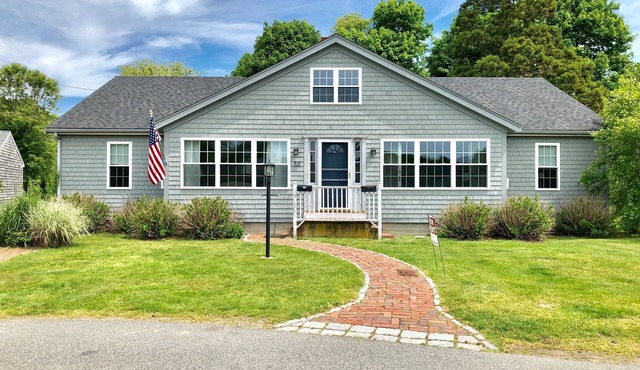 Newly Renovated Cape House - 5 min walk to beach and downtown!