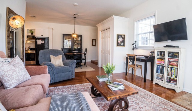 Newly renovated Carriage House, on lovely property near Intercourse, PA