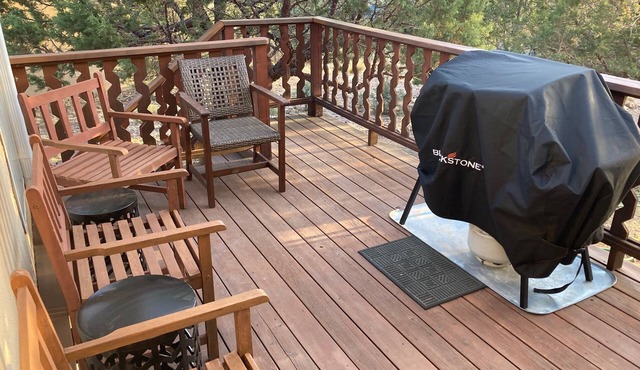 Newly renovated casa - AC, Wi-Fi, cable, Sierra Blanca views, close to downtown.