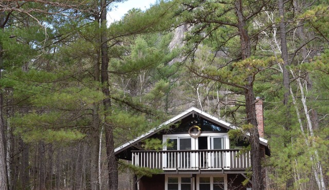 NEWLY RENOVATED Cathedral Ledge Chalet Walk to Echo Lake, Pet-Friendly, N Conway