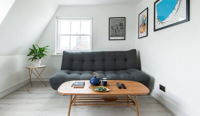 Newly Renovated Central 99 steps to the Sea