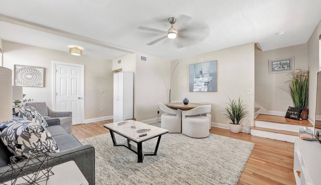 newly renovated chic house with covered patio & yard steps from San Marco Square