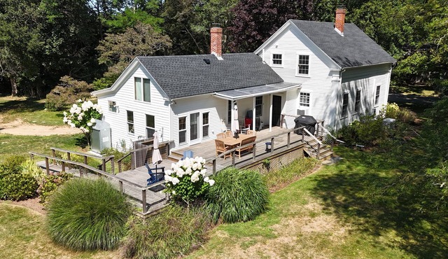 Newly Renovated Charming West Tisbury Retreat