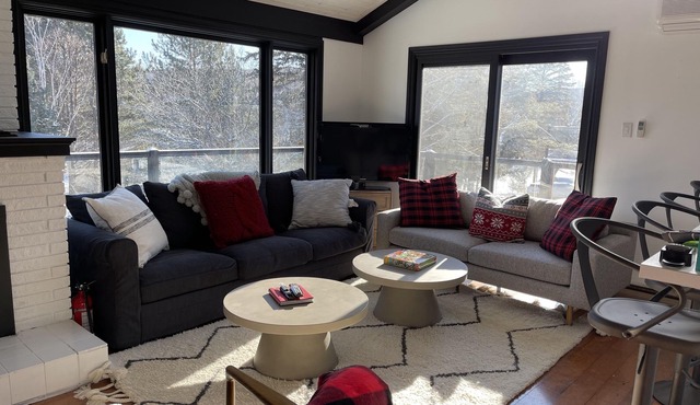 Newly Renovated Chalet in Beaver Valley, close to many Ski Hills!