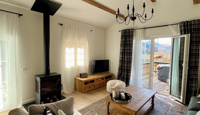 Newly Renovated Chalet with Fireplace and Stunning Mountain View