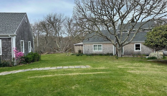 Newly Renovated Charming Guest House in Chilmark with WiFi, AC, Covered Porch