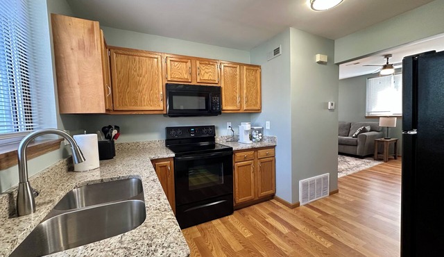 Newly renovated, charming apartment with AC in Historic Olde Town East, Columbus