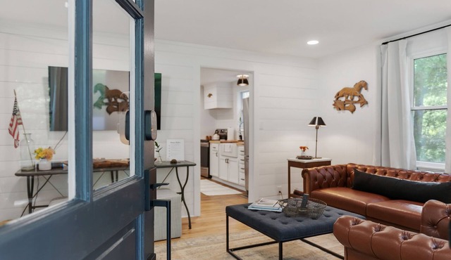 Newly Renovated Charming Little Leiper's Cottage