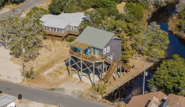 Newly renovated, charming coastal retreat in Frisco!