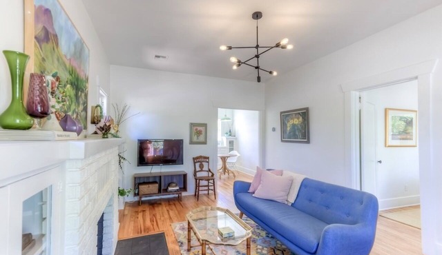 Newly renovated, charming, quiet bungalow near U of A/downtown