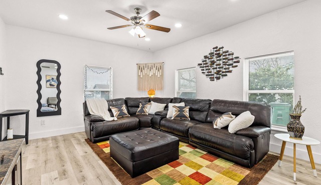 Newly Renovated Close to Med Ctr & Downtown + MTR