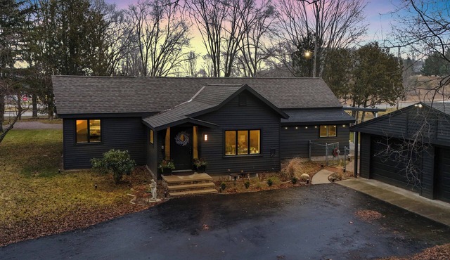Newly renovated | Close to Downtown Boyne | 5 miles to Boyne Mountain