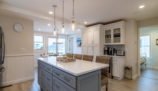 NEWLY RENOVATED CLOSE TO THE BEACH